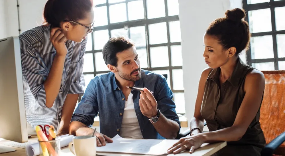 Business Administration vs Business Management: Difference, Courses, Degree, Salary