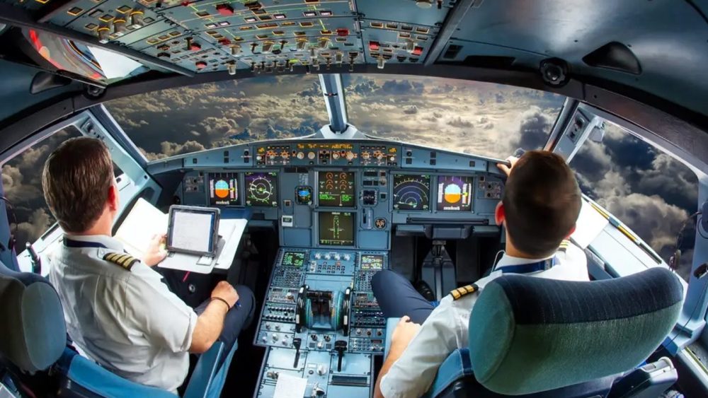 How to Become a Commercial Pilot? How Long Does It Take?