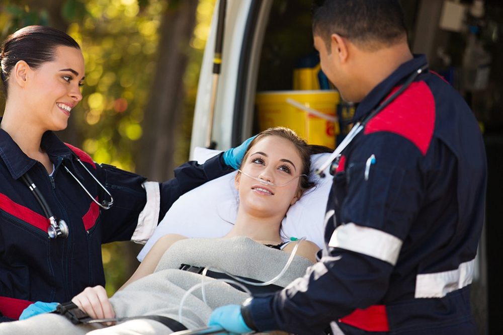 Difference Between an EMT and A Paramedic: Training, Salary, Education, Scope