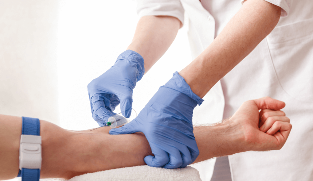 How to Become a Phlebotomist? Education and Phlebotomist Salary 